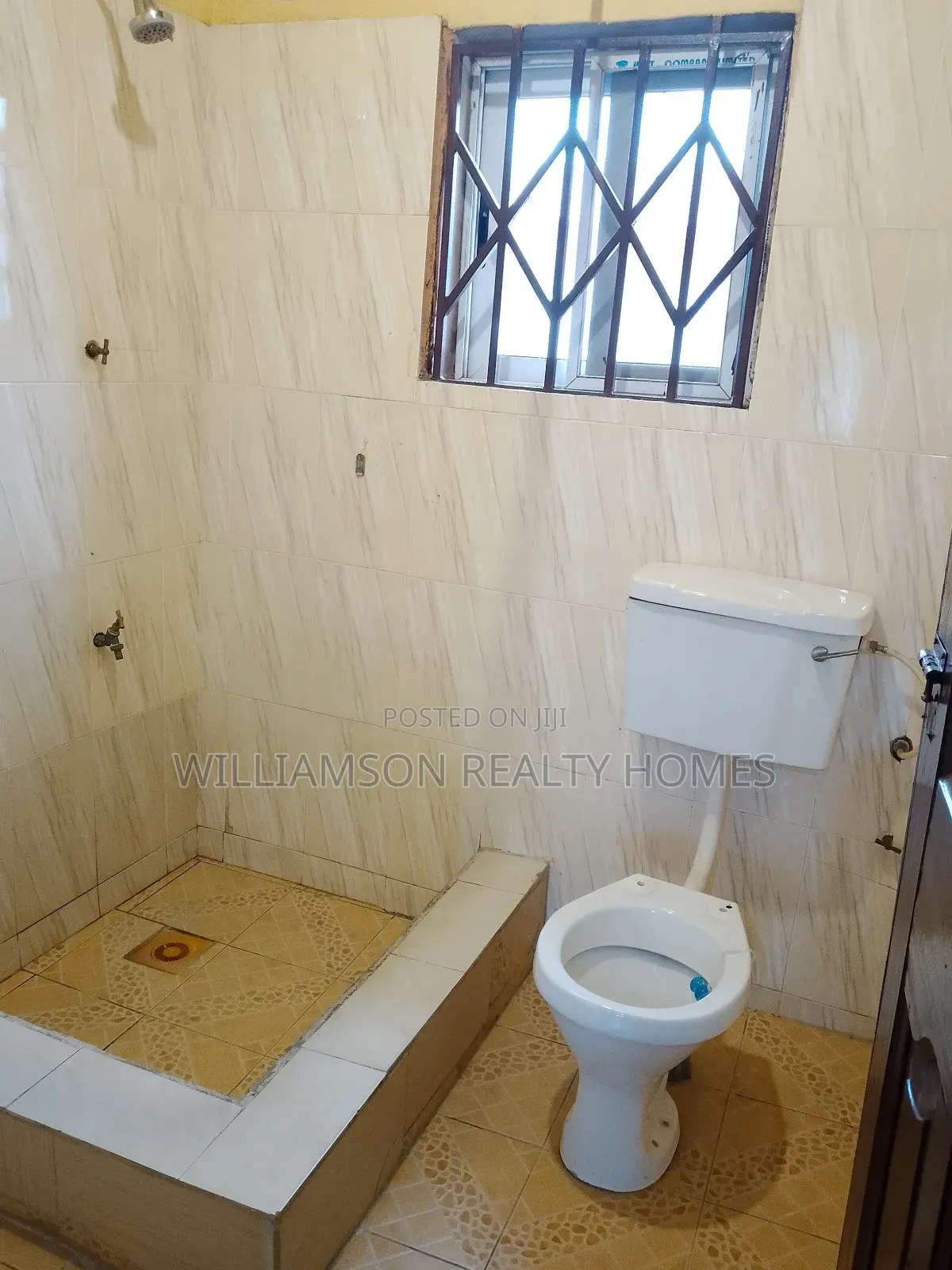 3bdrm House in Hfc Estate Area, Spintex for rent