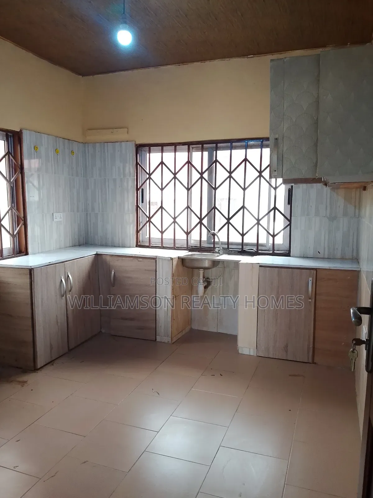3bdrm House in Hfc Estate Area, Spintex for rent