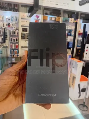 Photo - New Samsung Galaxy Z Flip4 512 GB Black