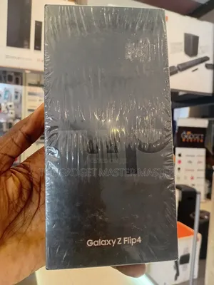 New Samsung Galaxy Z Flip4 128 GB Black