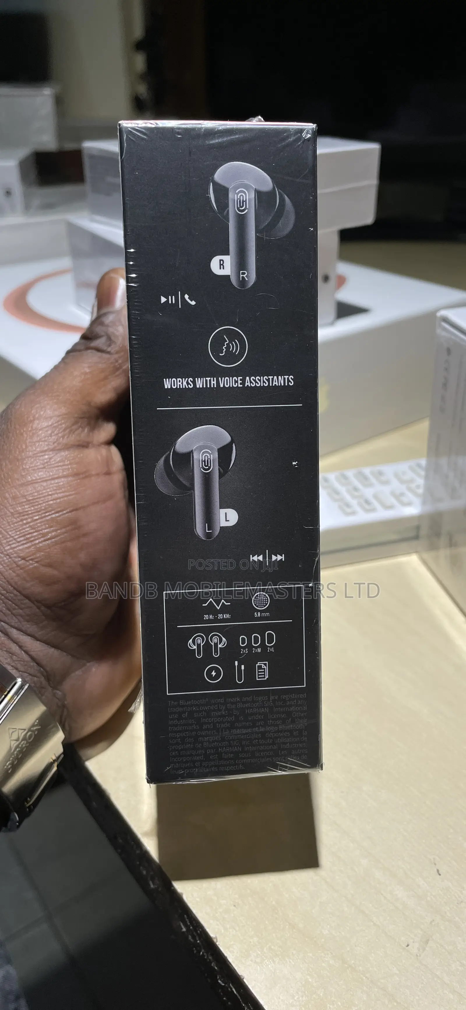 JBL Earphones Mg-S22 Black and White