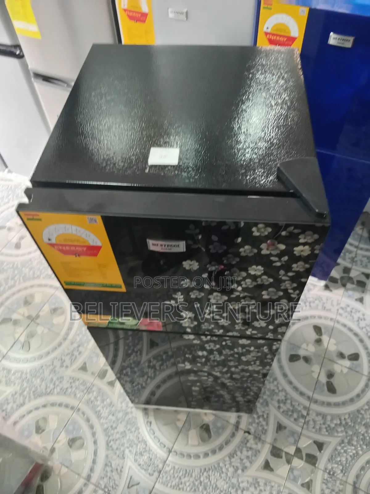 Fast Cooling Fridge Westpool Black Top Freezer Westpool 108l