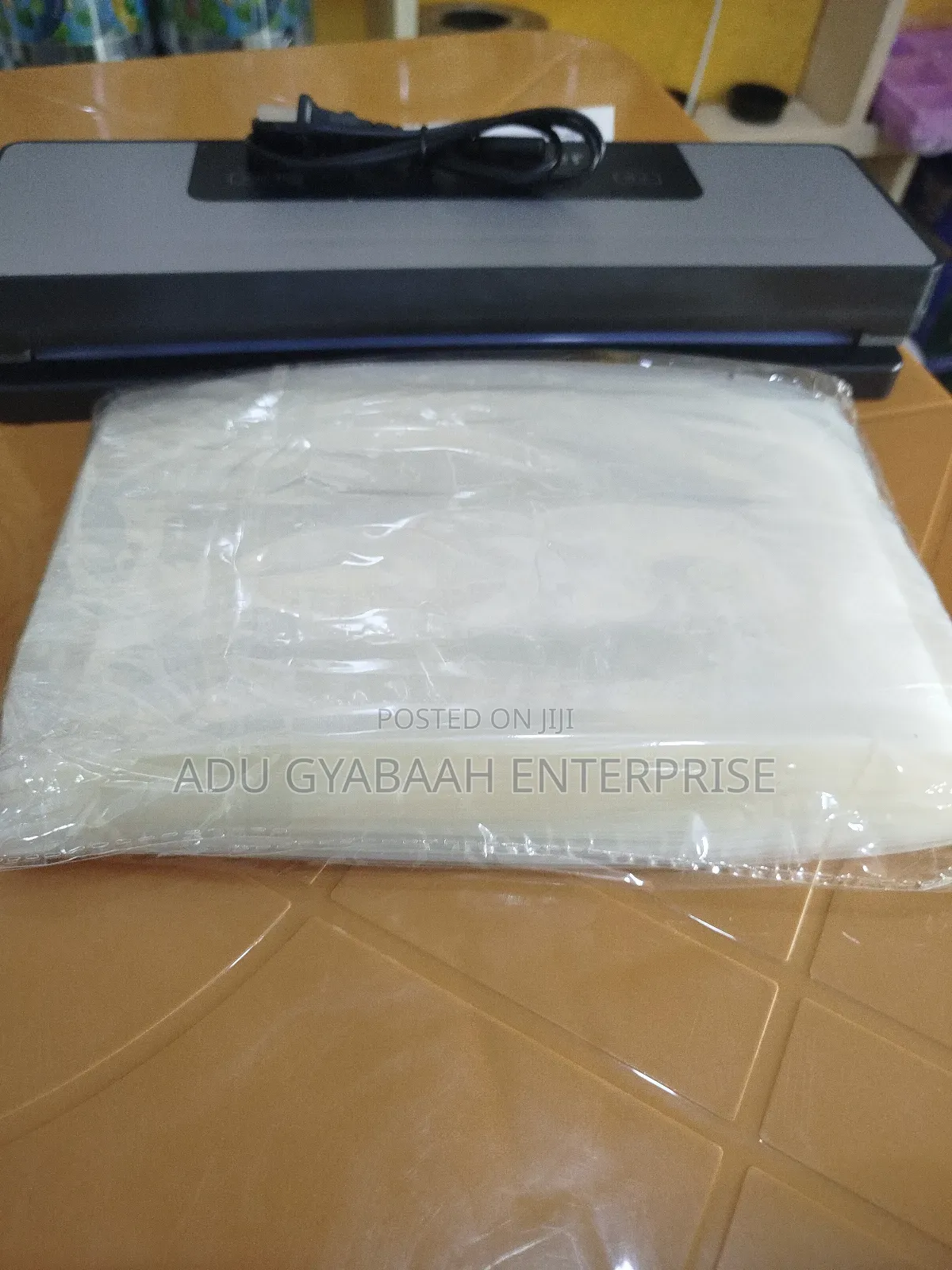 Vacuum Sealer + 100 Bags
