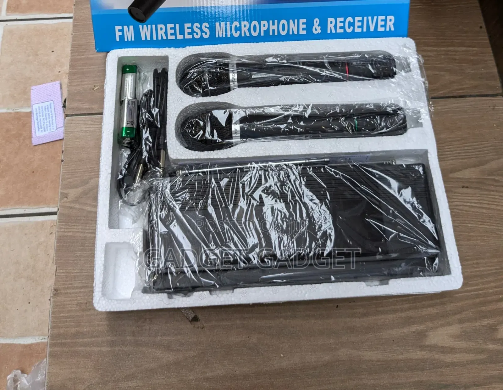 Hero Star Cordless Microphone And Receiver