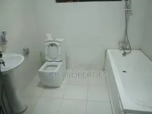 4bdrm House in Ashomang Estate for sale