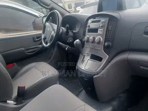 Hyundai Starex 2013 Yellow