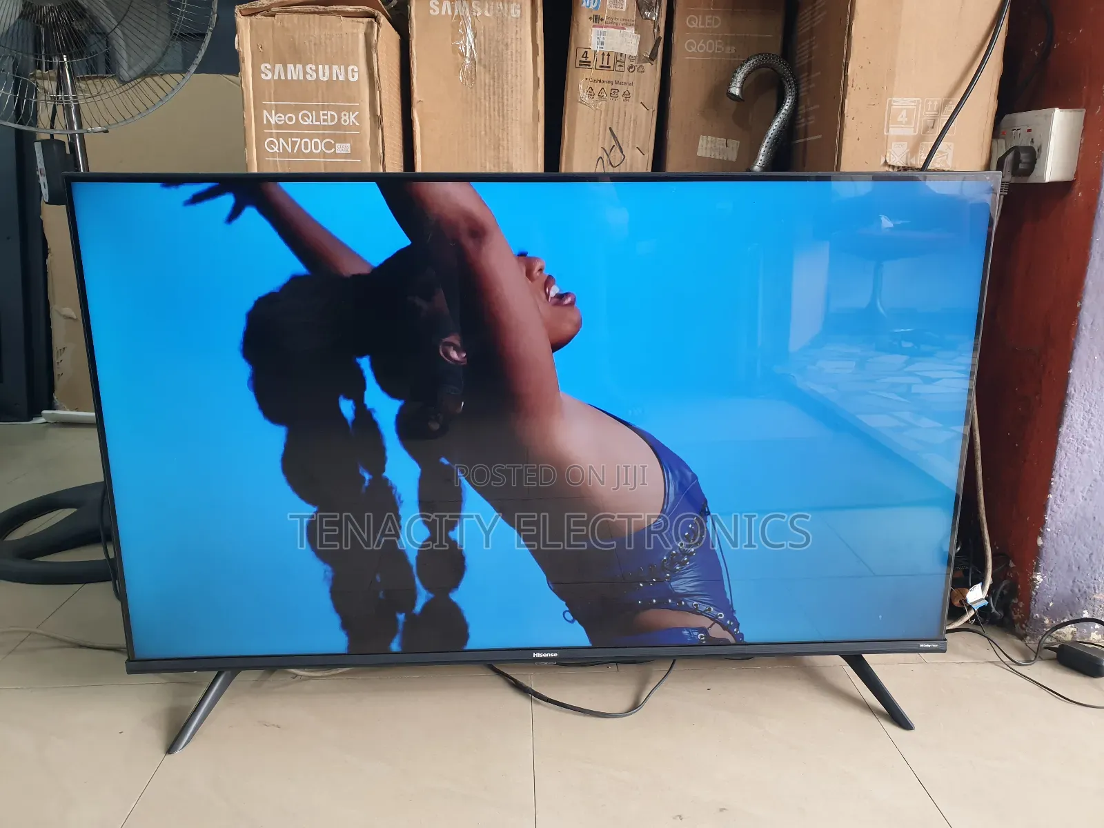 43"Hisense Uhd HDR Edgeless Smart Satellite Tv