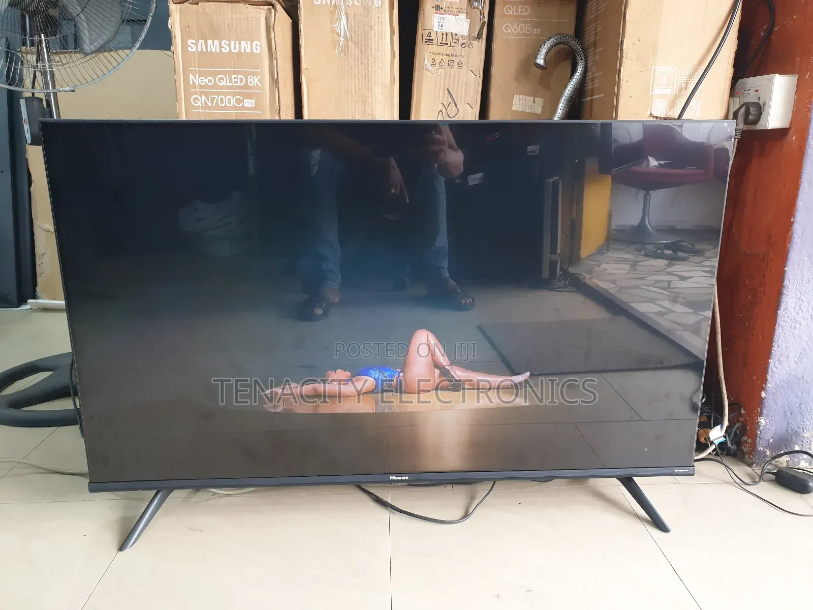 43"Hisense Uhd HDR Edgeless Smart Satellite Tv