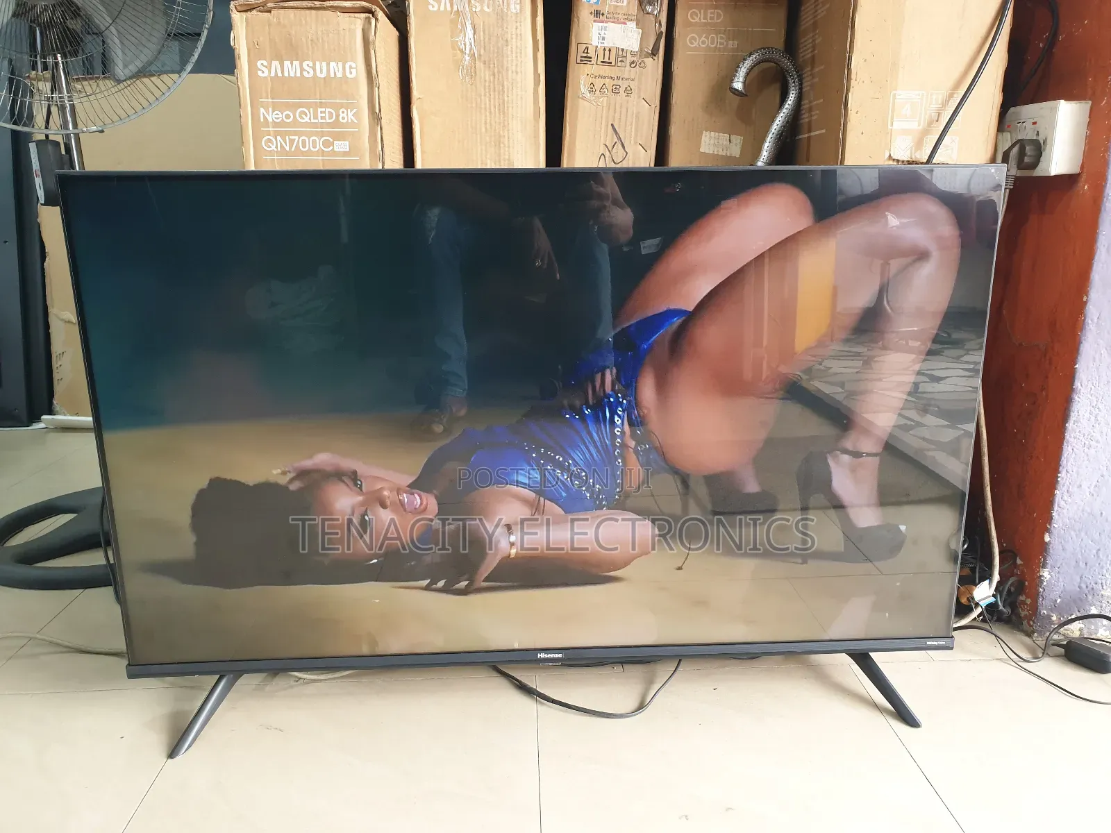 43"Hisense Uhd HDR Edgeless Smart Satellite Tv