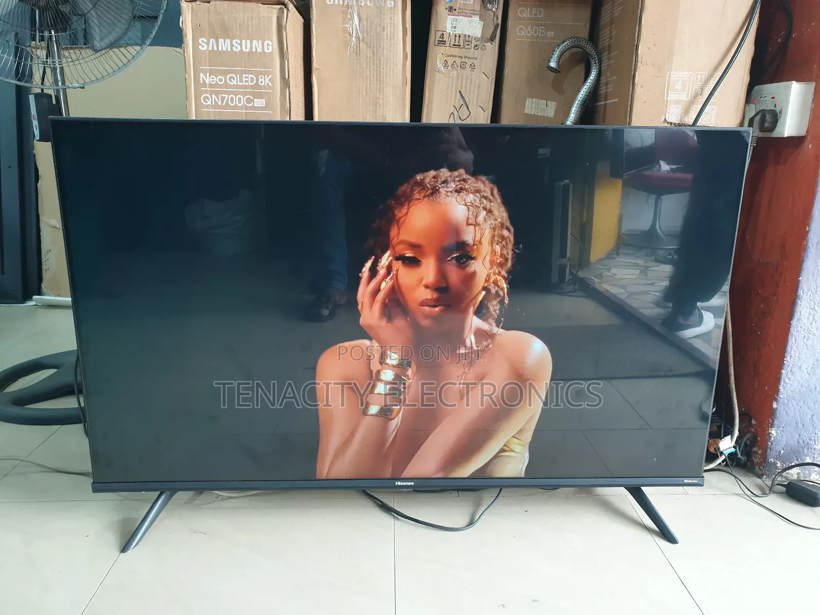 43"Hisense Uhd HDR Edgeless Smart Satellite Tv