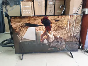 Qled Hisense 43"Smart Uhd HDR Edgeless Tv