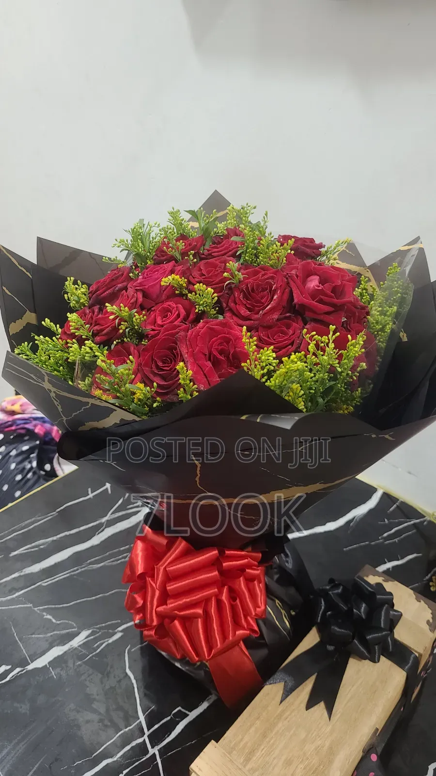Roses Are Red (Bouquet )