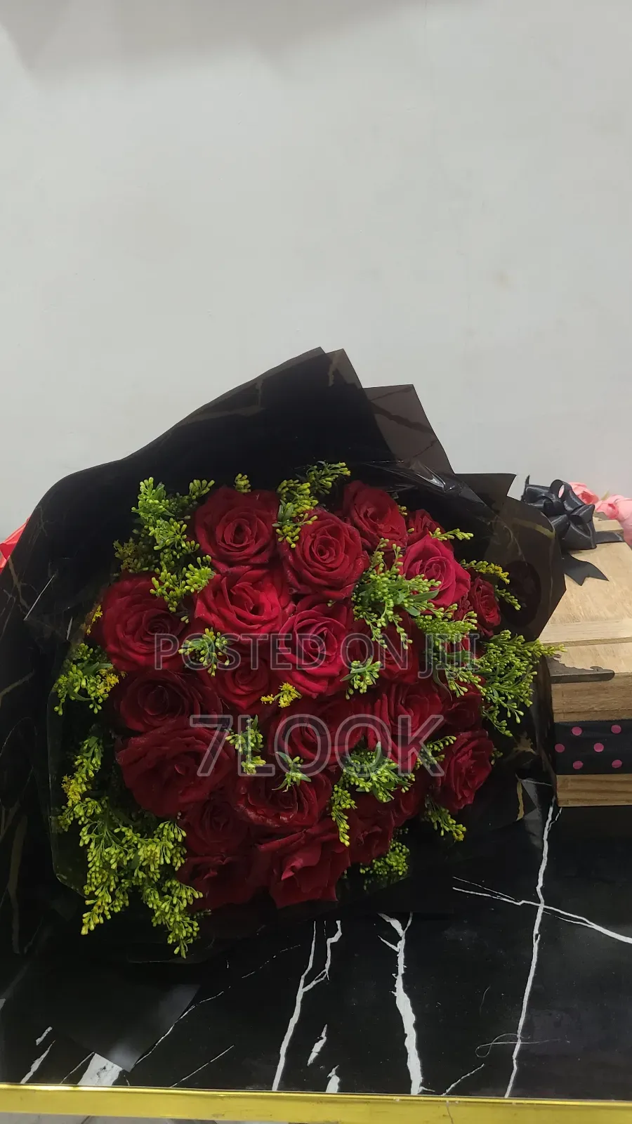 Roses Are Red (Bouquet )