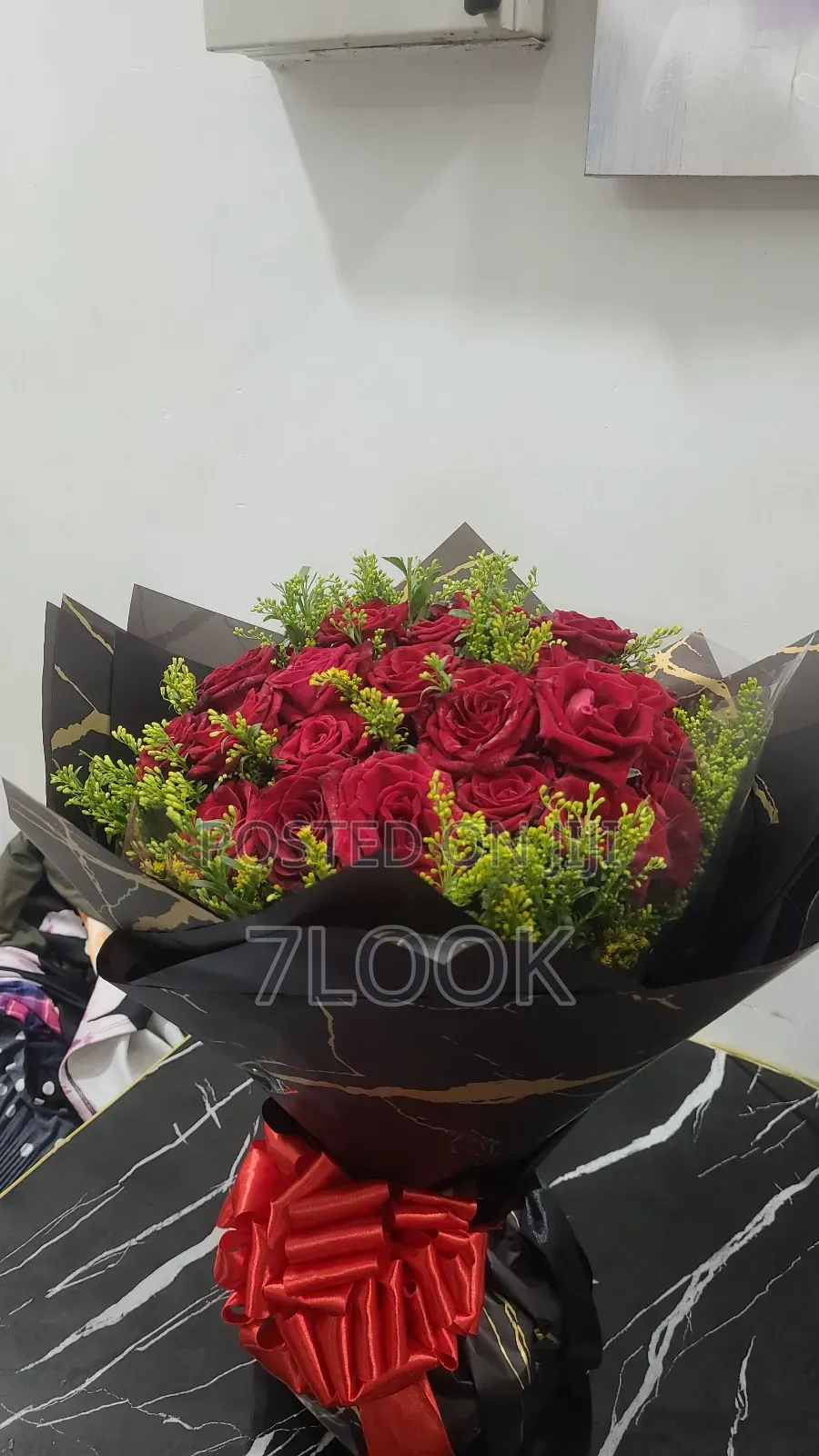 Roses Are Red (Bouquet )
