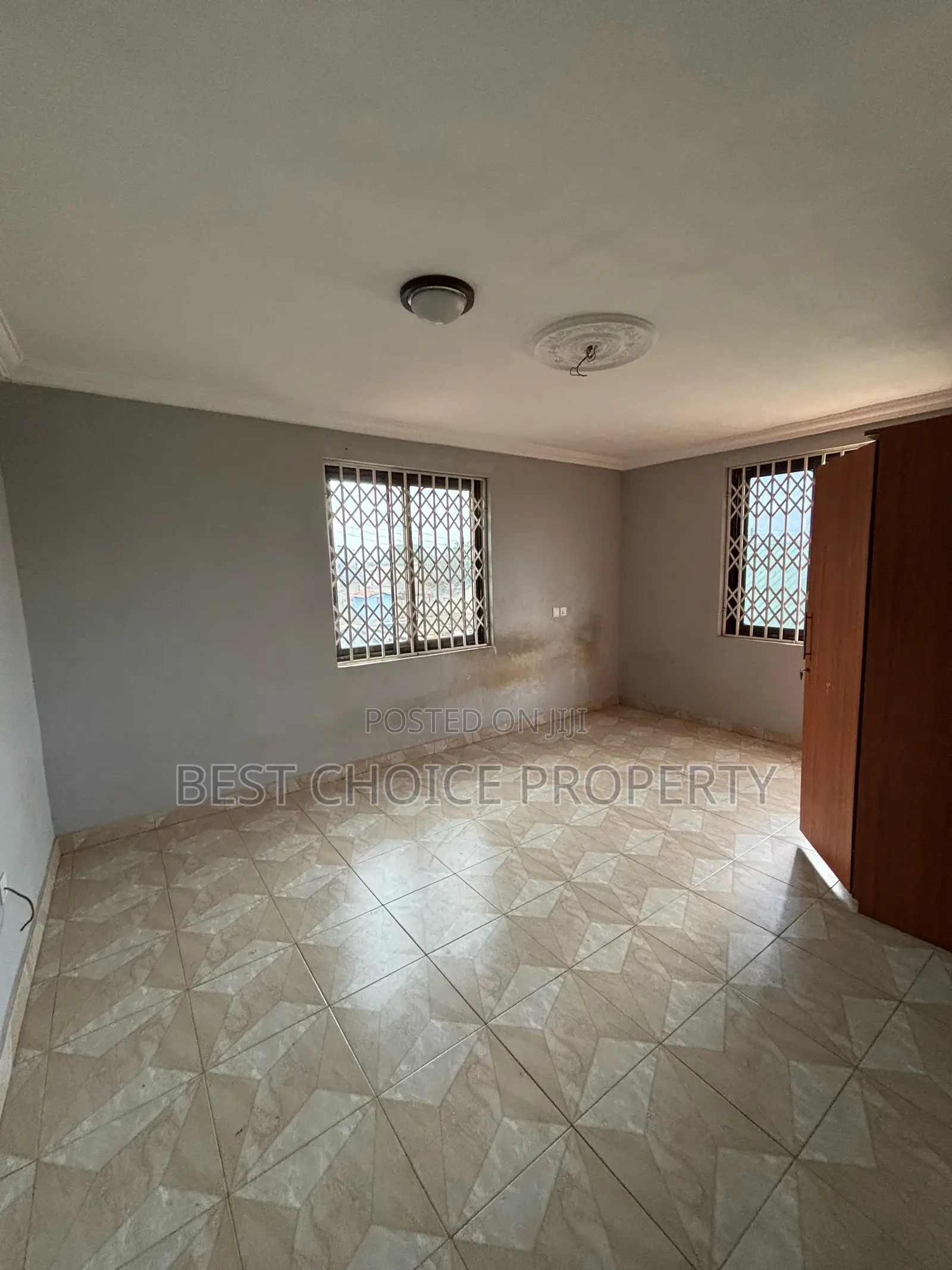 Two Bedroom Apartment Lakeside Community 8