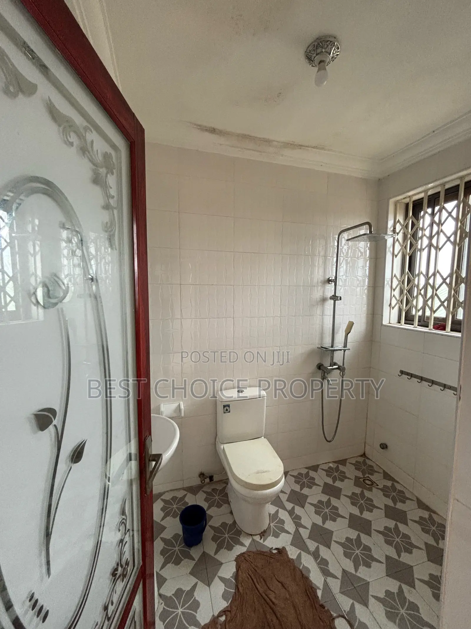Two Bedroom Apartment Lakeside Community 8