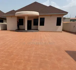 3bdrm House in Botwe, Lake Side Estate for sale