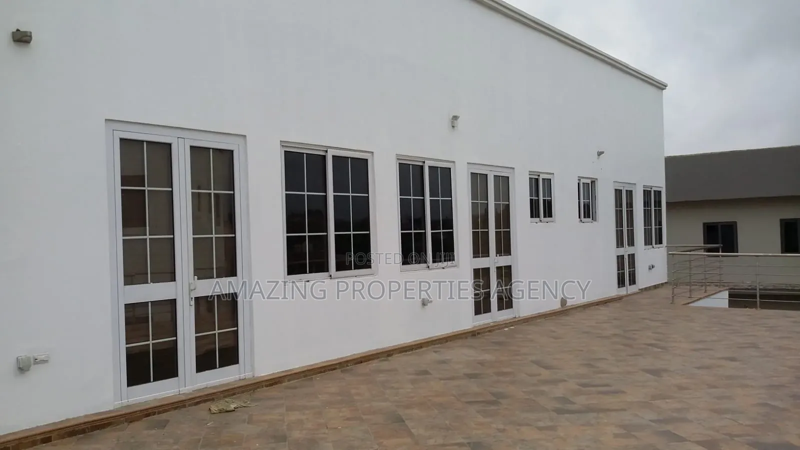 5bdrm House in Airport Residential Area for sale