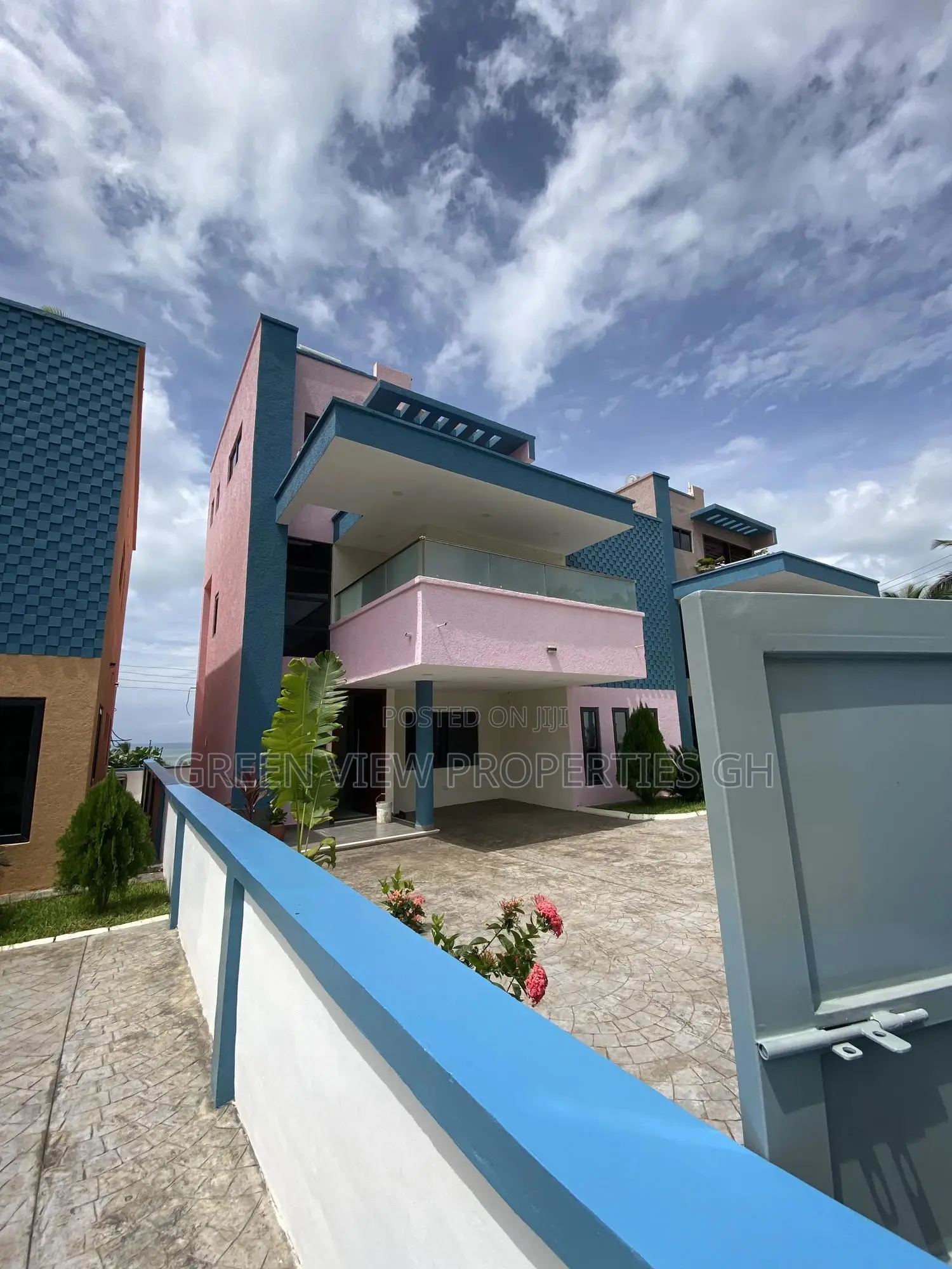 Furnished 4bdrm Duplex in West Hills Mall Area for rent