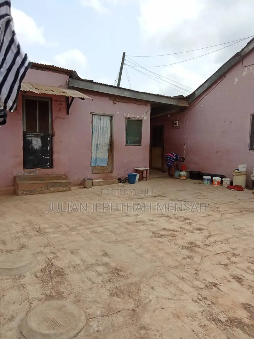 6bdrm Bungalow in Kumasi Metropolitan for sale