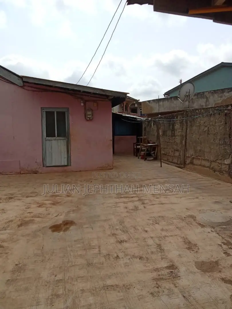 6bdrm Bungalow in Kumasi Metropolitan for sale
