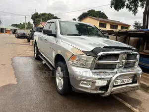 Photo - Dodge RAM 1500 5.7 Petrol RWD 2015 Silver