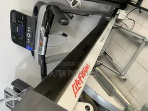 Life Fitness Treadmill 150kg