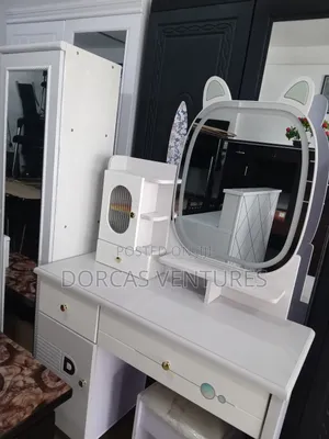 Small Aunties Dresser