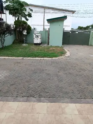 4bdrm House in Osu, Danquah Circle for rent
