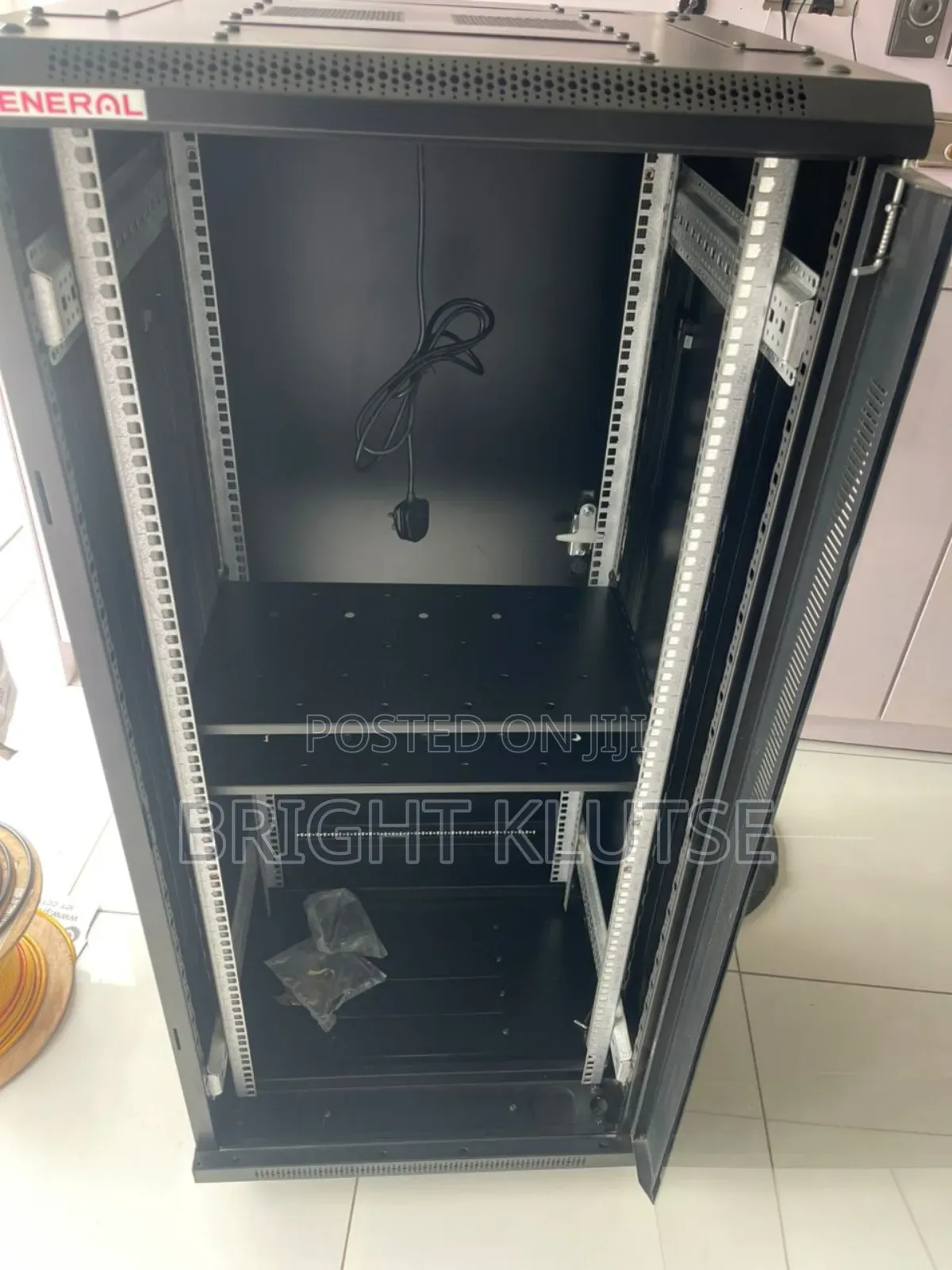 27u Rack 600 X 600