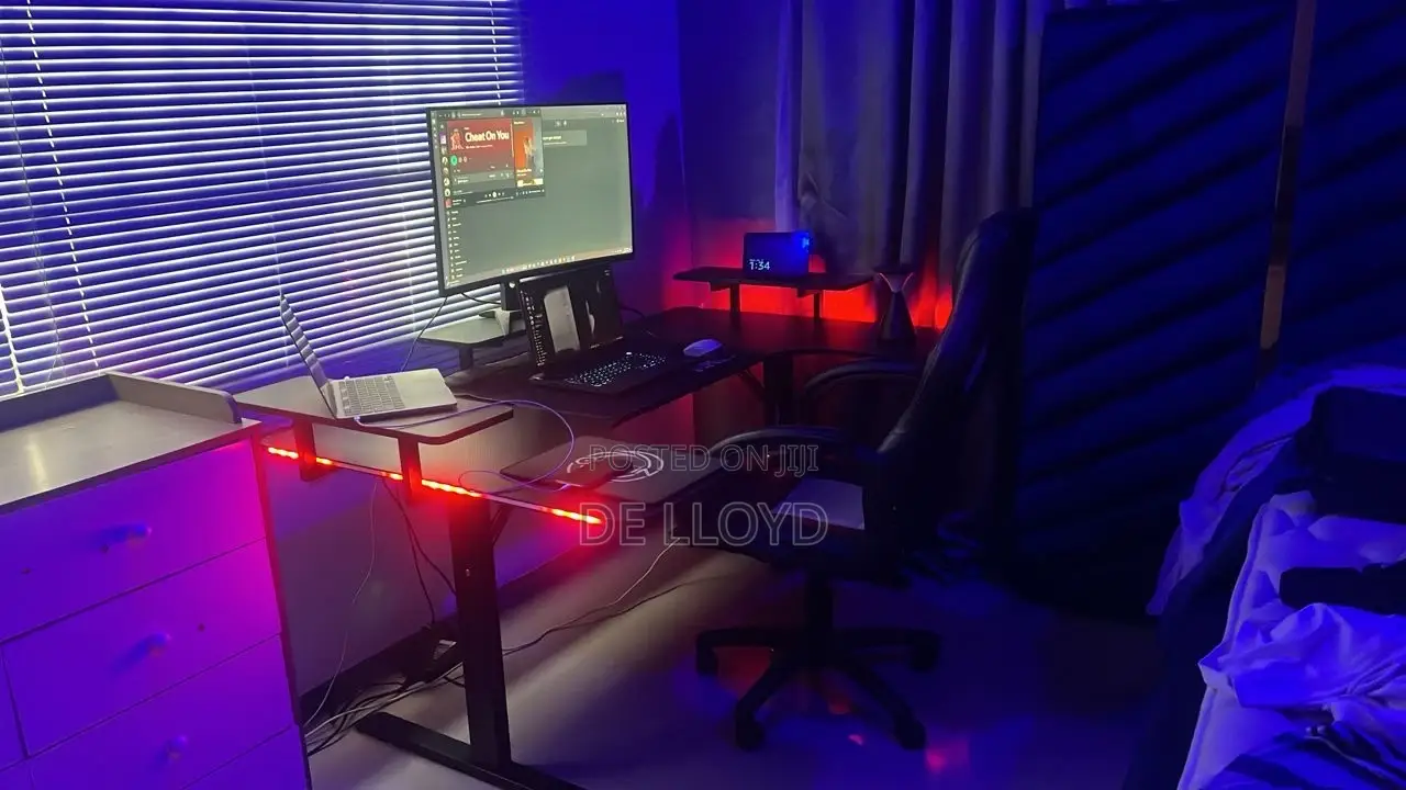 Pro Gaming Desk (160 by 60 Cm)