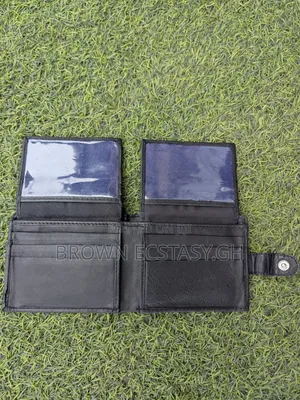 Home Used Wallet, Lots of Card Slots