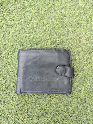 Home Used Wallet, Lots of Card Slots