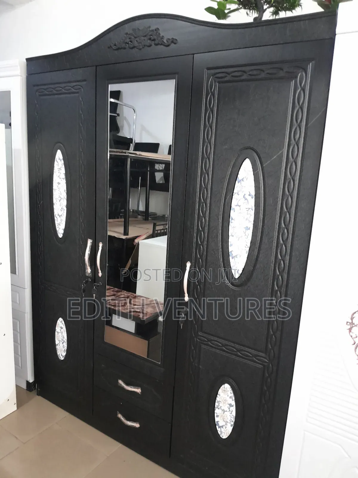 Middle Side Mirror Wardrobe