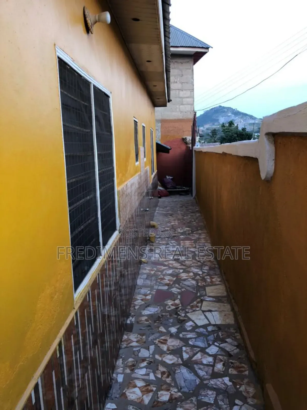 9bdrm Apartment in Fredimens Real, Afigya-Kwabre for sale