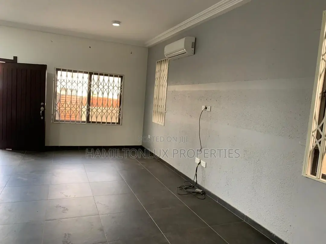 3bdrm House in 14Th Avenue, East Legon for rent