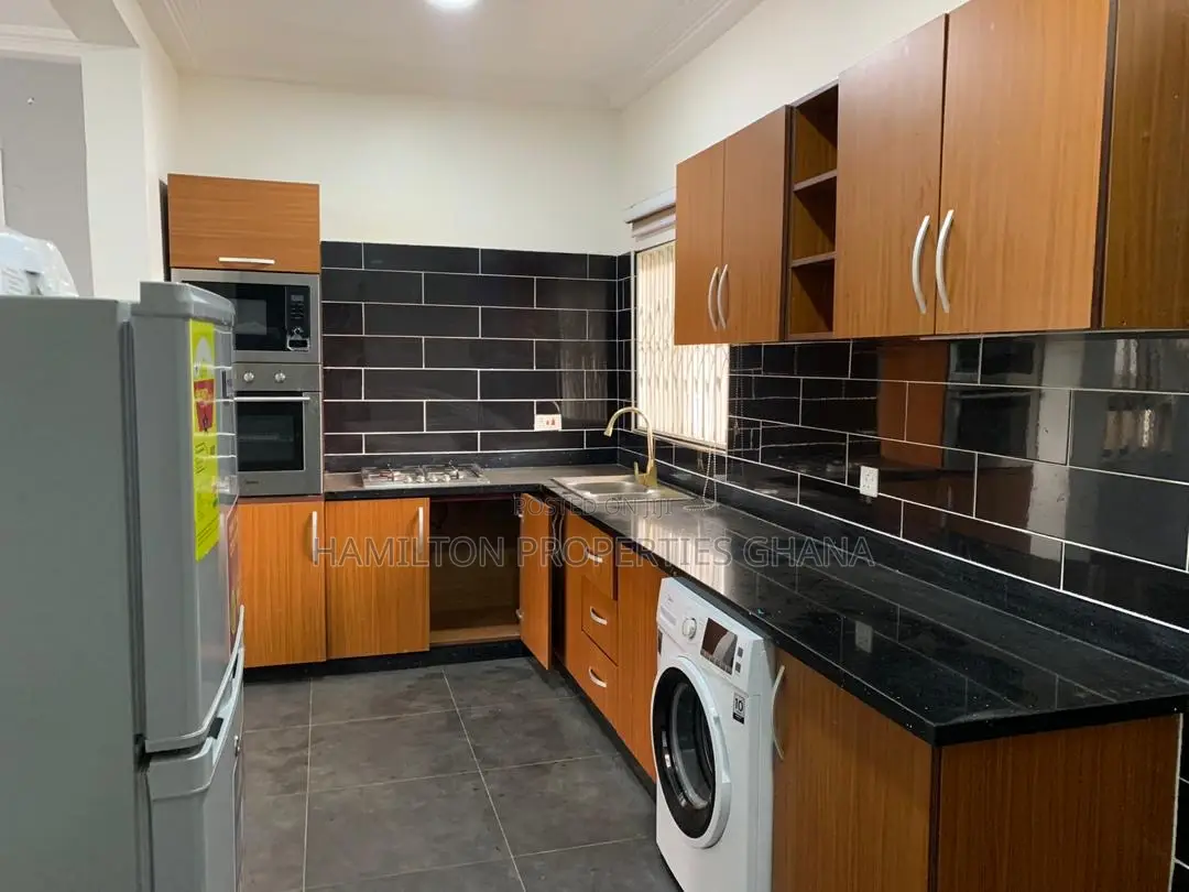 3bdrm House in 14Th Avenue, East Legon for rent
