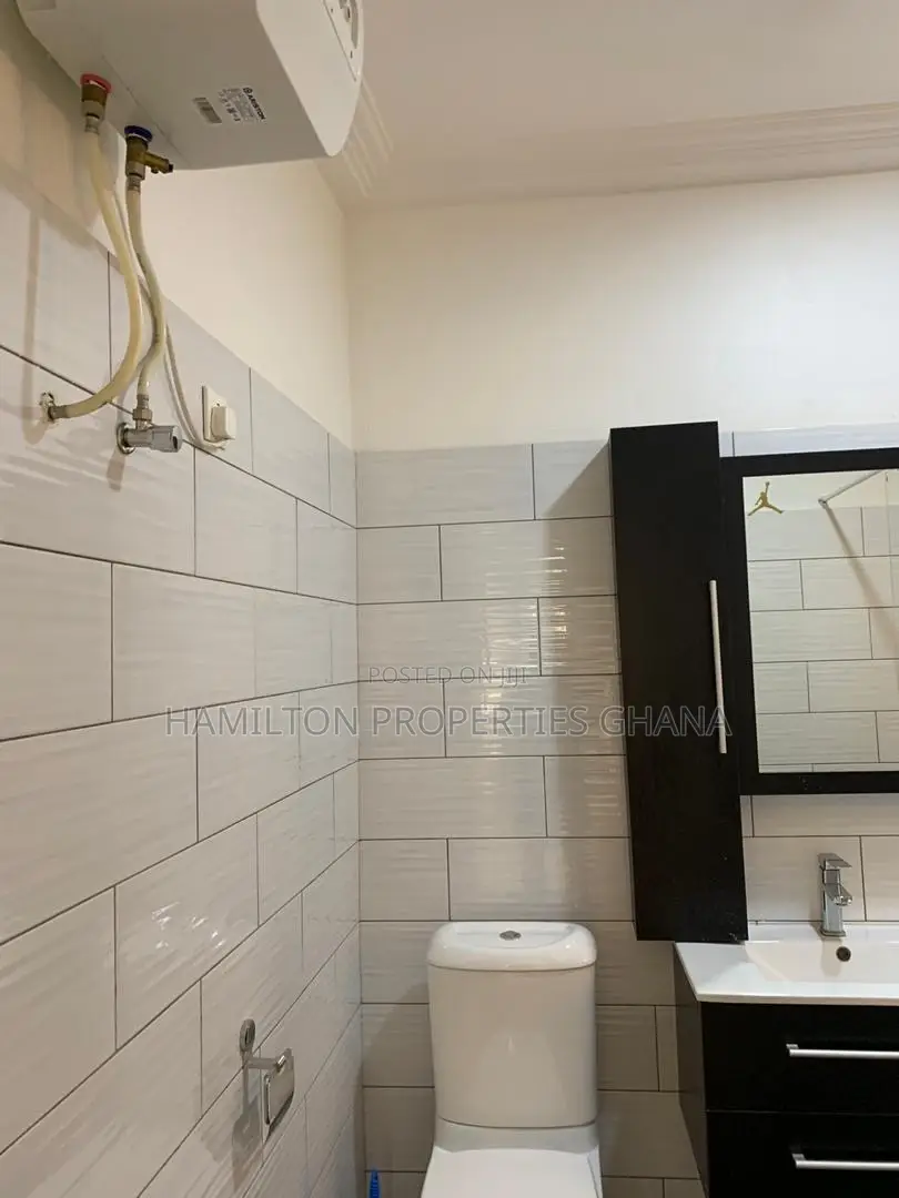 3bdrm House in 14Th Avenue, East Legon for rent