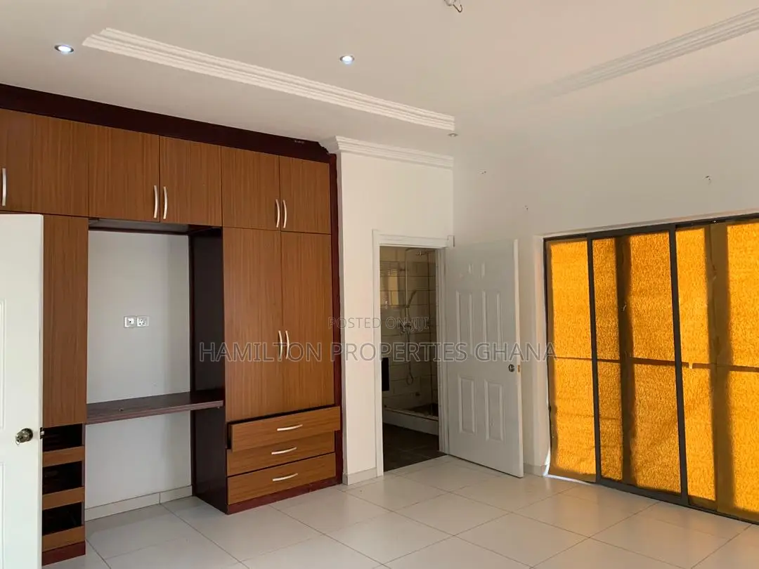 3bdrm House in 14Th Avenue, East Legon for rent