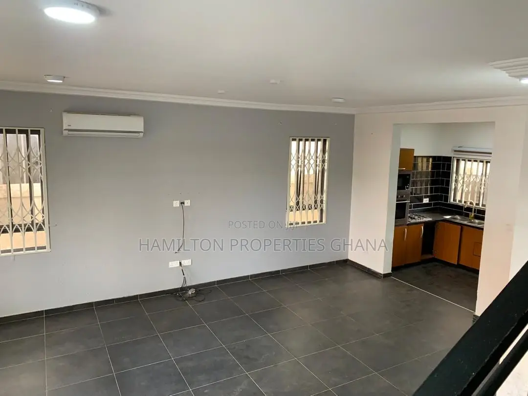 3bdrm House in 14Th Avenue, East Legon for rent