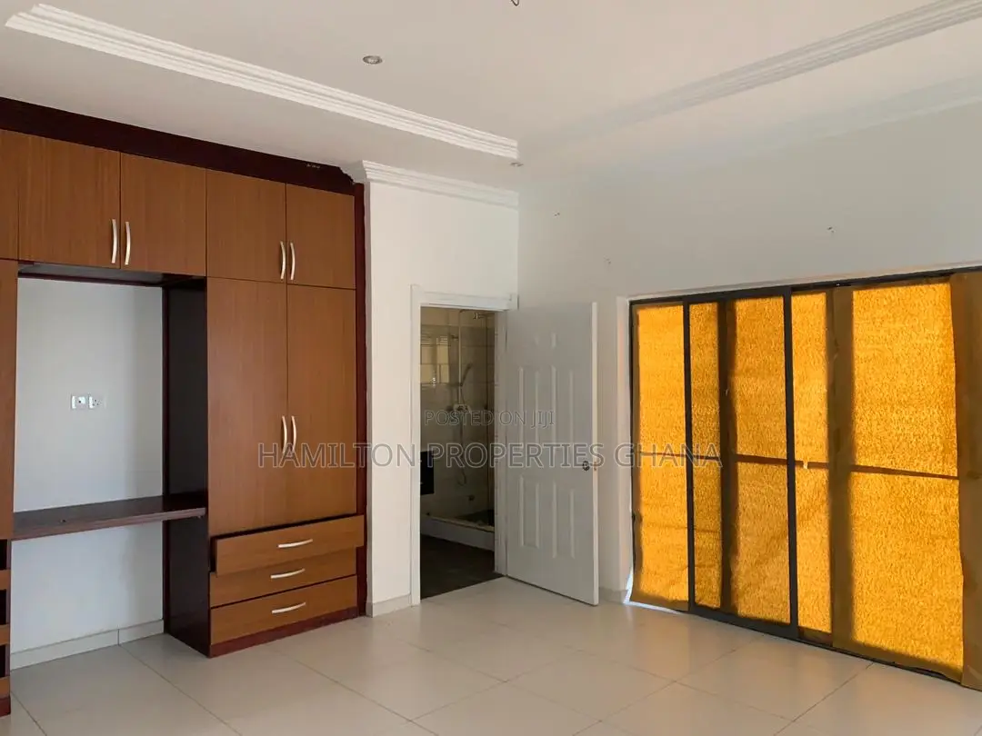 3bdrm House in 14Th Avenue, East Legon for rent