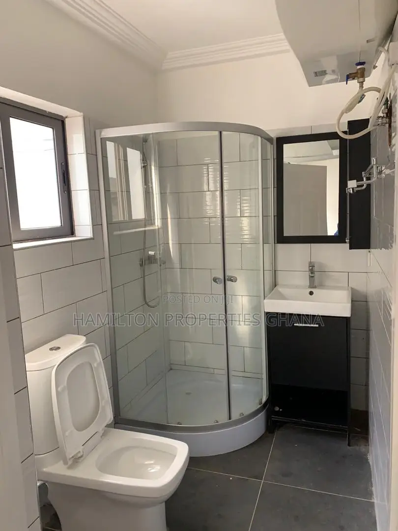 3bdrm House in 14Th Avenue, East Legon for rent