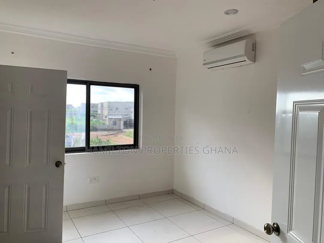 3bdrm House in 14Th Avenue, East Legon for rent