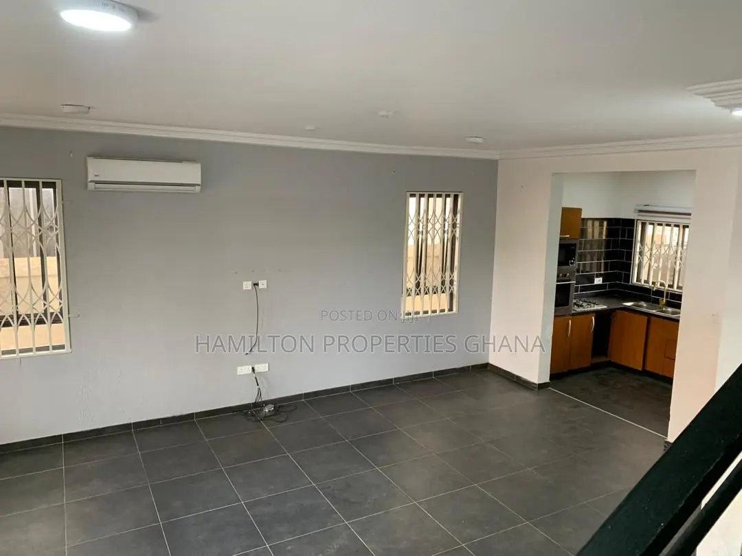 3bdrm House in 14Th Avenue, East Legon for rent
