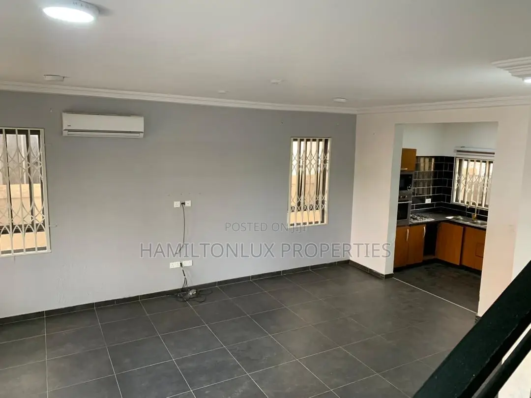 3bdrm House in 14Th Avenue, East Legon for rent