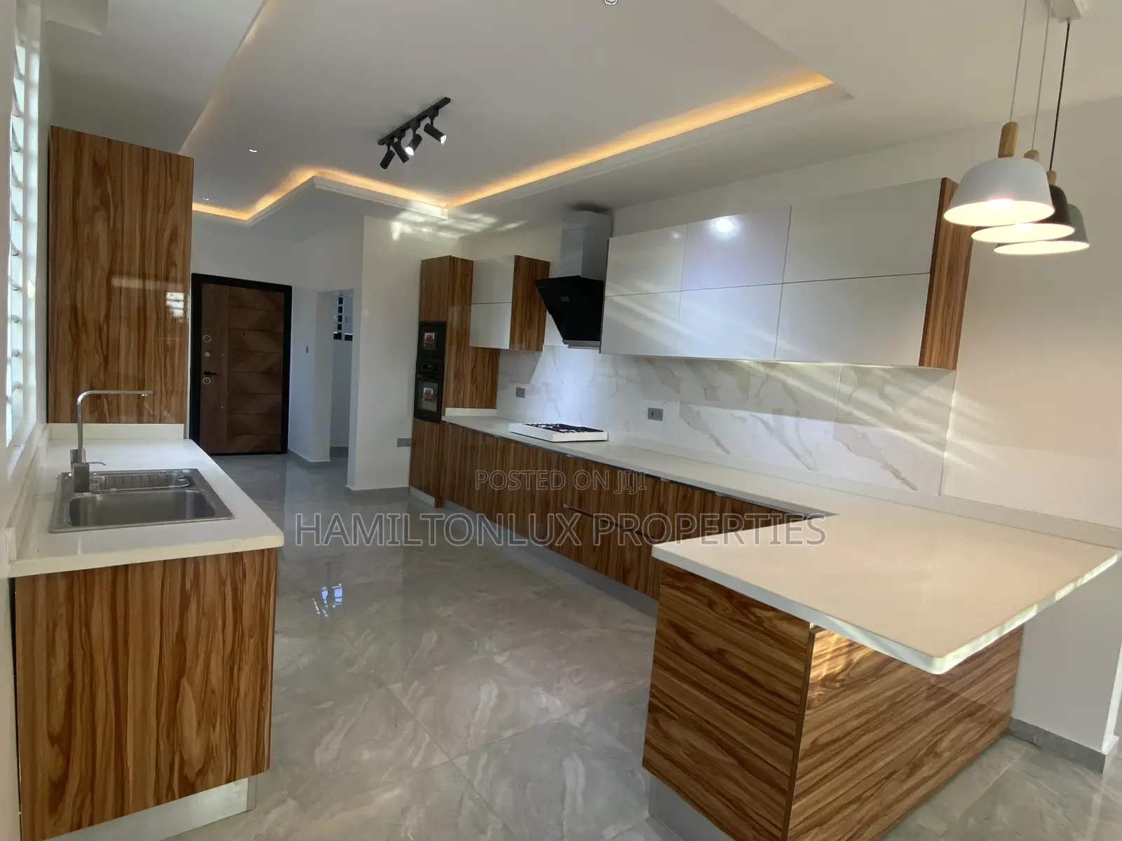4bdrm House in Lakeside Estate for sale