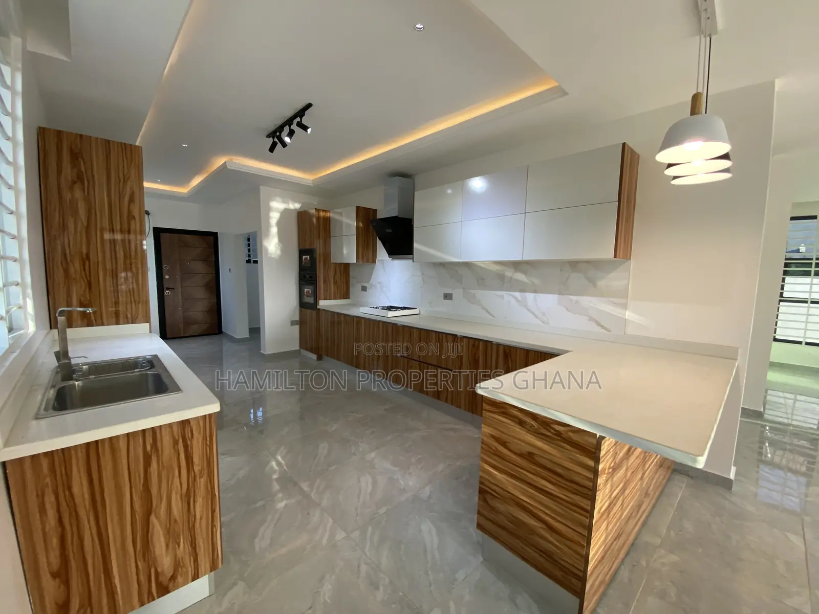 4bdrm House in Lakeside Estate for sale