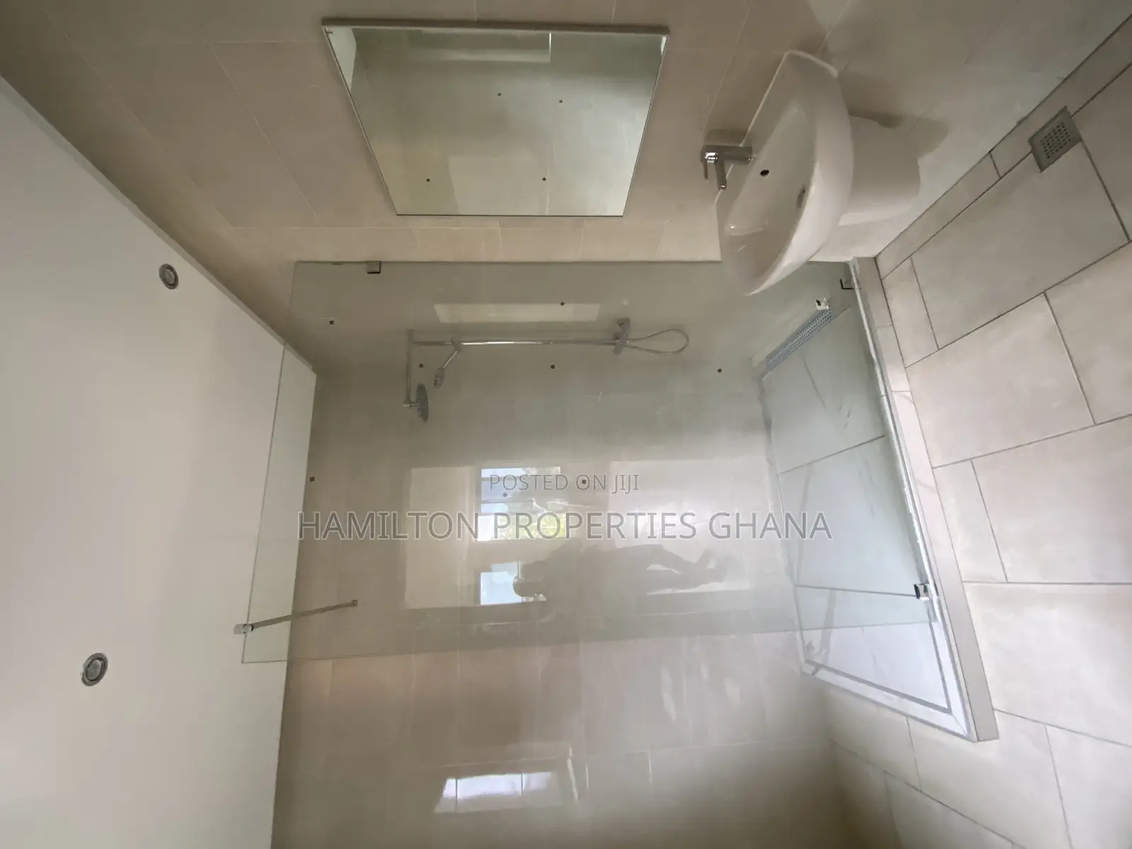 4bdrm Mansion in East Legon, Boundary Road Area for rent