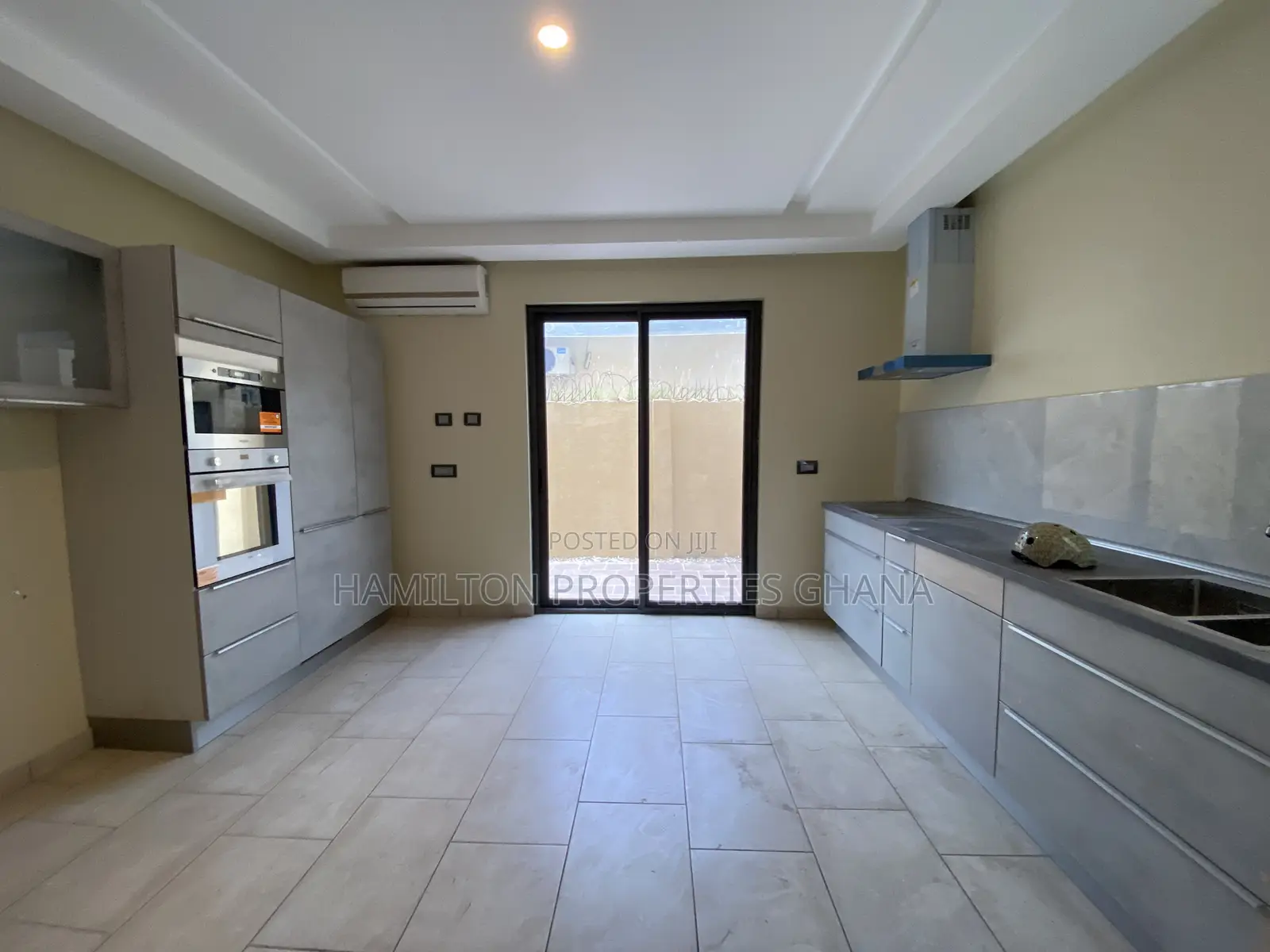4bdrm Mansion in East Legon, Boundary Road Area for rent
