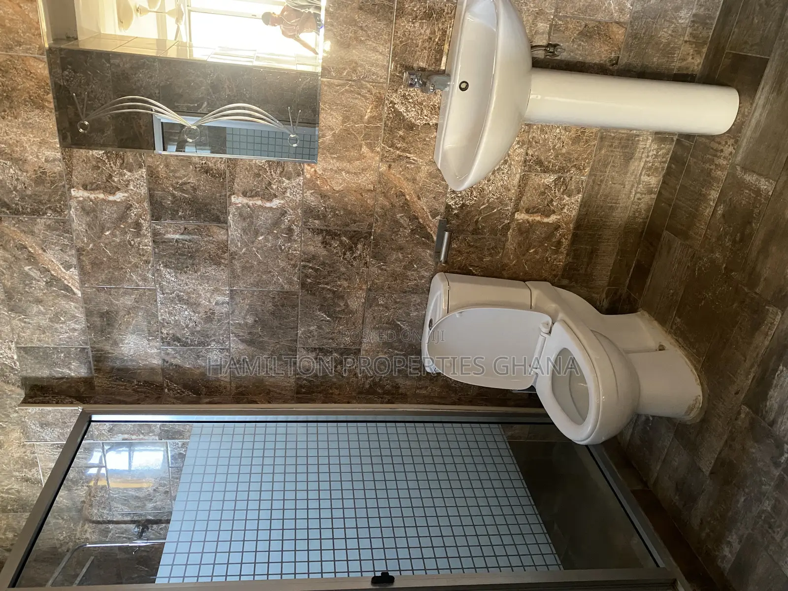 2bdrm Apartment in Adjiringanor, Adjiriganor for rent